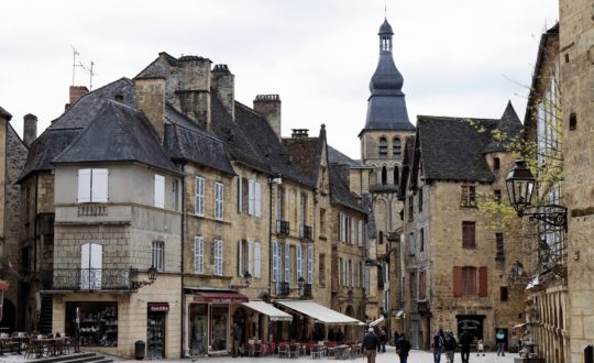 Sarlat en Dordogne: autovrije stad!