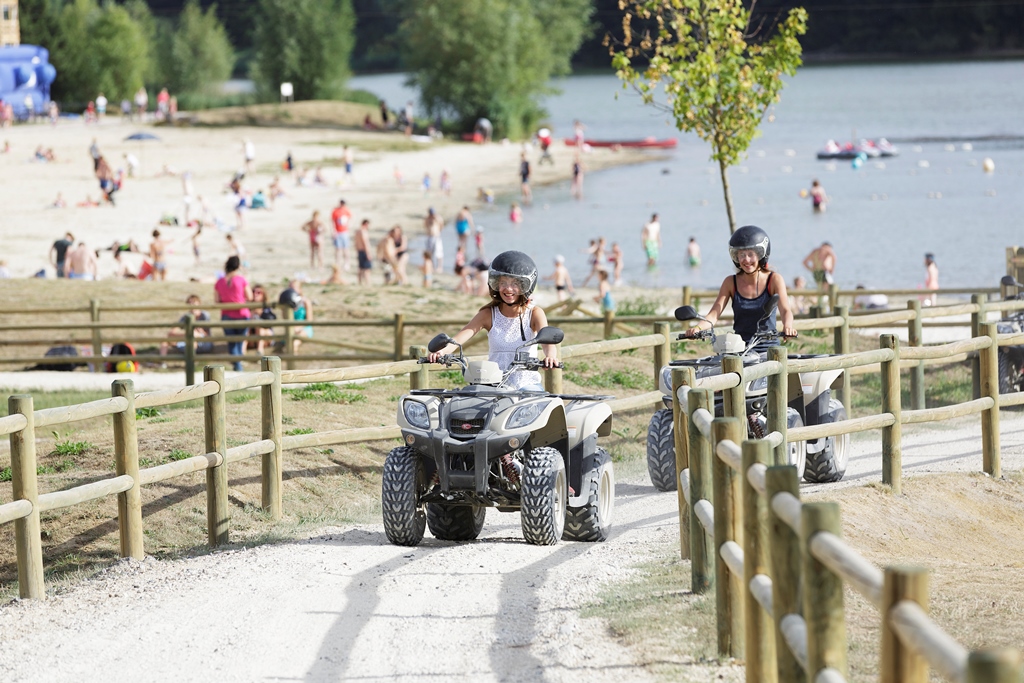Le Lac d'Ailette - kids-campings - quad rijden langs het water